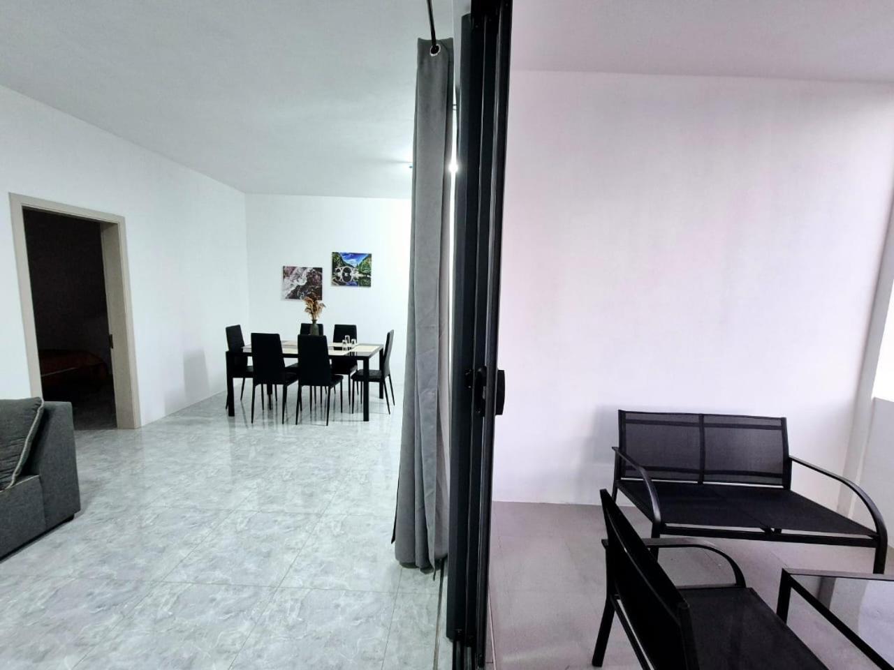 Skyview Apartment- Rooftop Penthouse With Sunset & Sea Views Flic-en-Flacq Exteriör bild