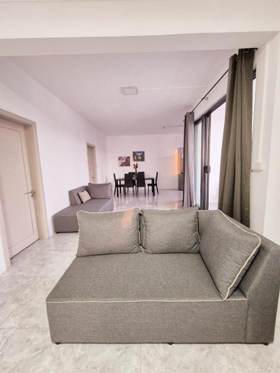 Skyview Apartment- Rooftop Penthouse With Sunset & Sea Views Flic-en-Flacq Exteriör bild