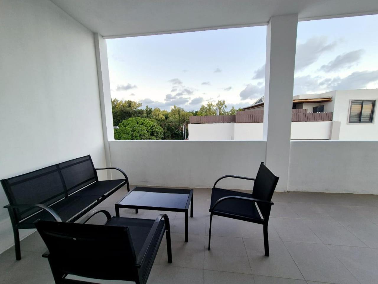 Skyview Apartment- Rooftop Penthouse With Sunset & Sea Views Flic-en-Flacq Exteriör bild