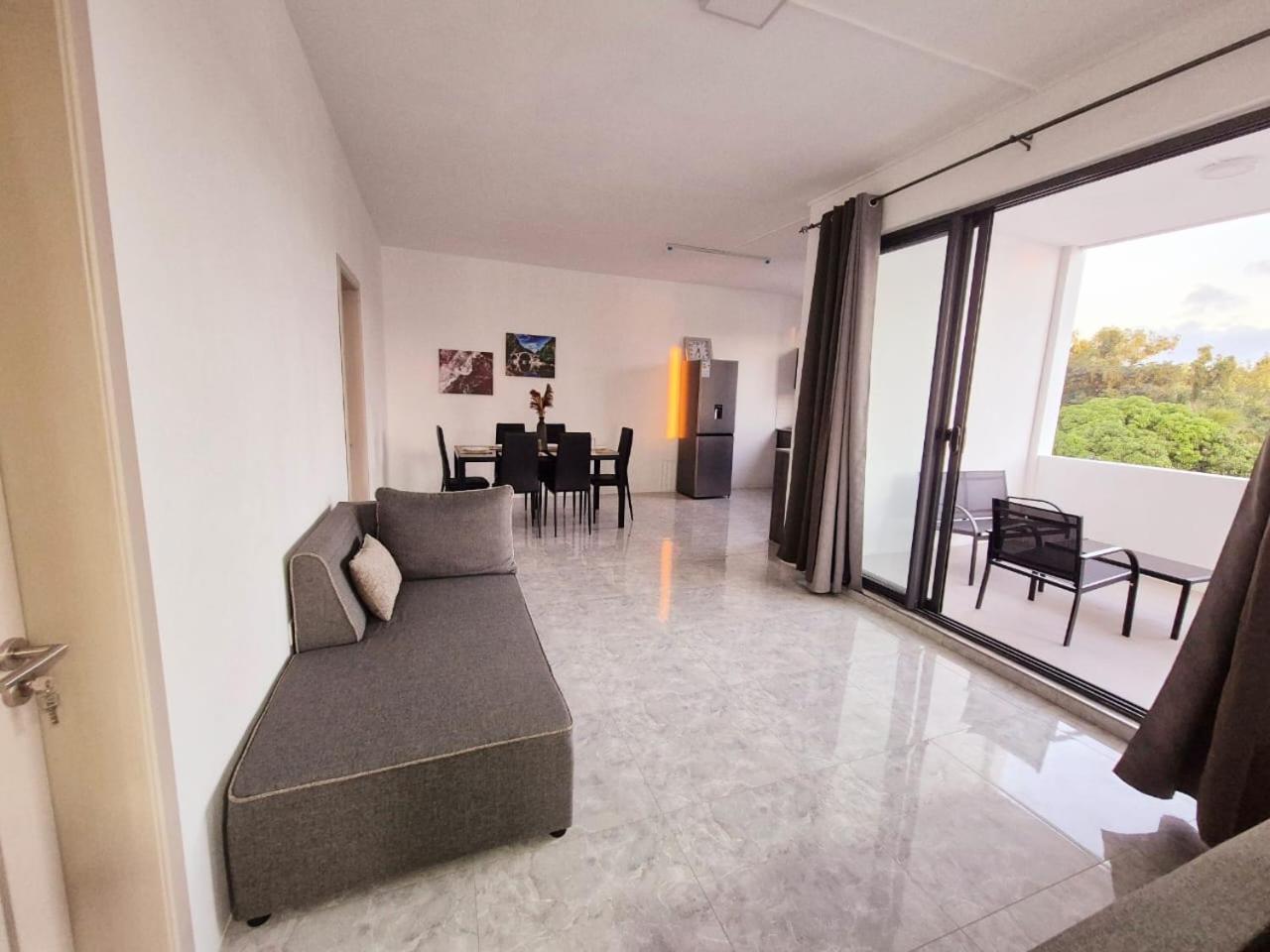 Skyview Apartment- Rooftop Penthouse With Sunset & Sea Views Flic-en-Flacq Exteriör bild