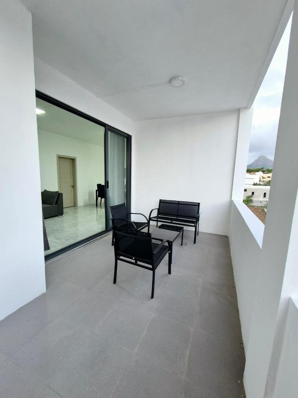 Skyview Apartment- Rooftop Penthouse With Sunset & Sea Views Flic-en-Flacq Exteriör bild