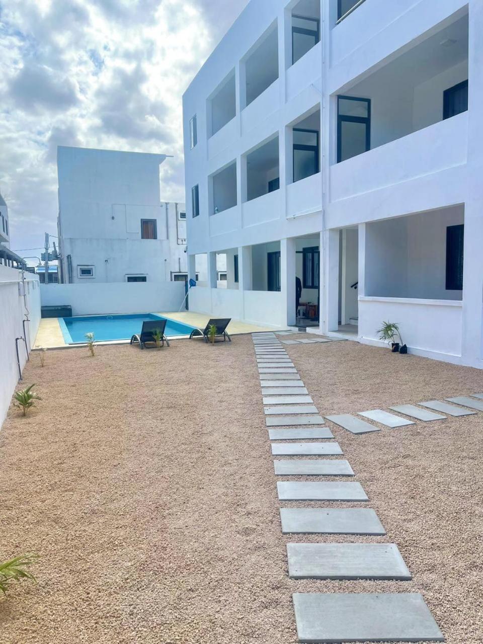 Skyview Apartment- Rooftop Penthouse With Sunset & Sea Views Flic-en-Flacq Exteriör bild