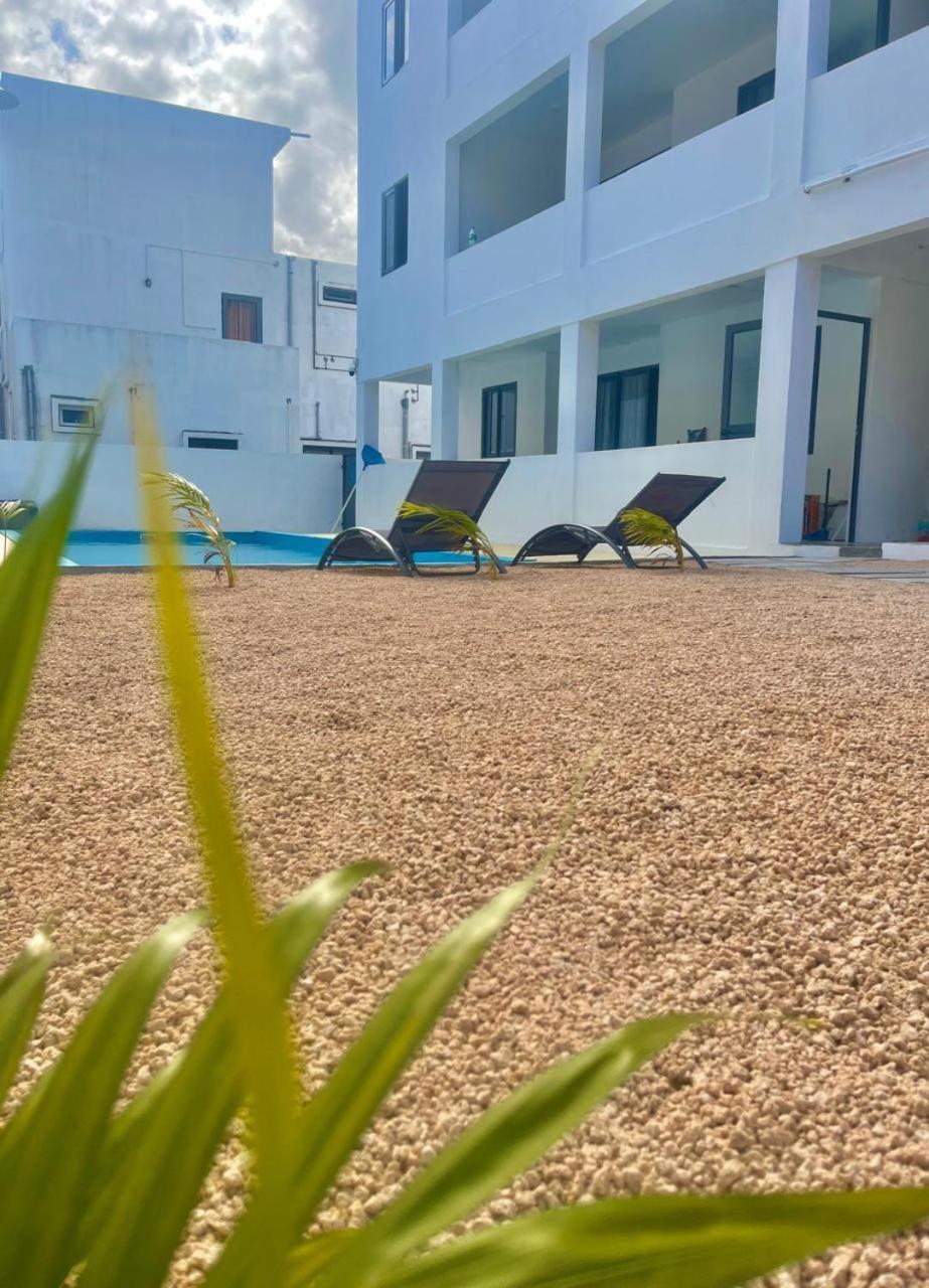 Skyview Apartment- Rooftop Penthouse With Sunset & Sea Views Flic-en-Flacq Exteriör bild