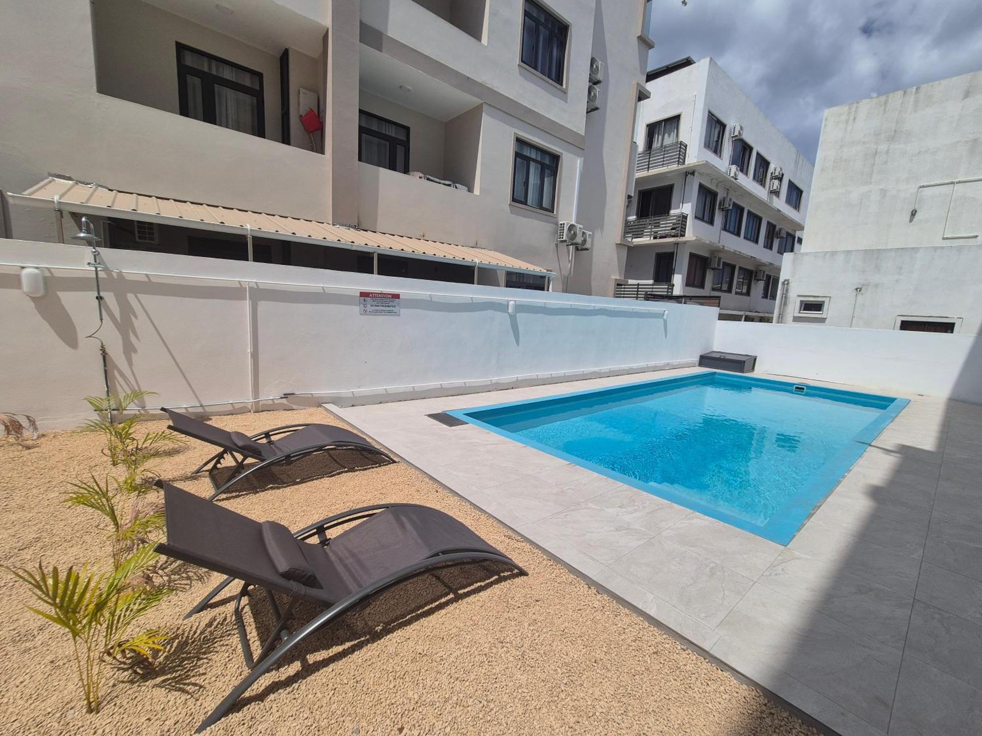 Skyview Apartment- Rooftop Penthouse With Sunset & Sea Views Flic-en-Flacq Exteriör bild