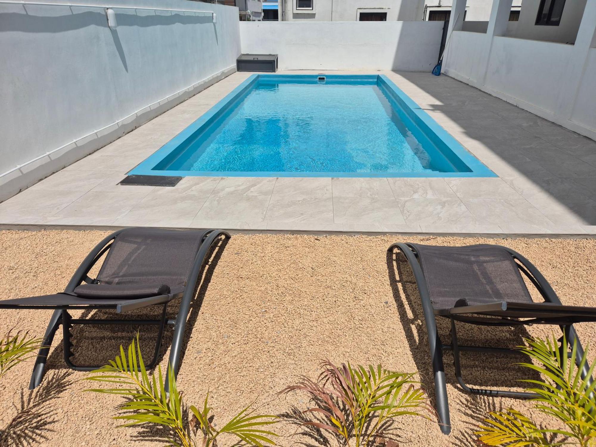 Skyview Apartment- Rooftop Penthouse With Sunset & Sea Views Flic-en-Flacq Exteriör bild
