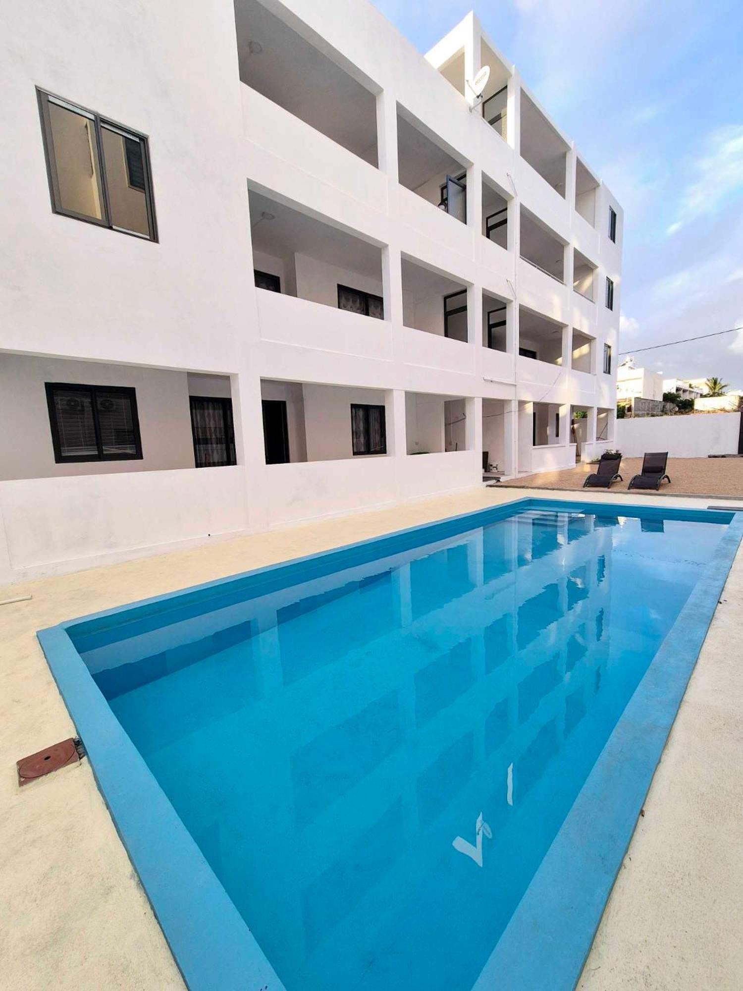 Skyview Apartment- Rooftop Penthouse With Sunset & Sea Views Flic-en-Flacq Exteriör bild